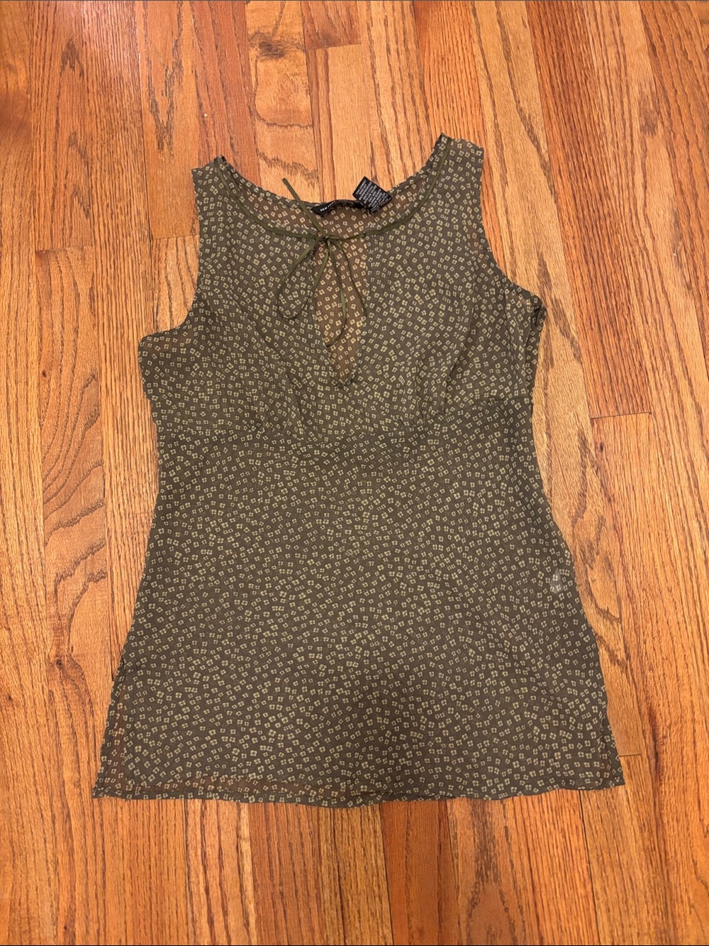 New York & Company Olive Floral Keyhole Tank